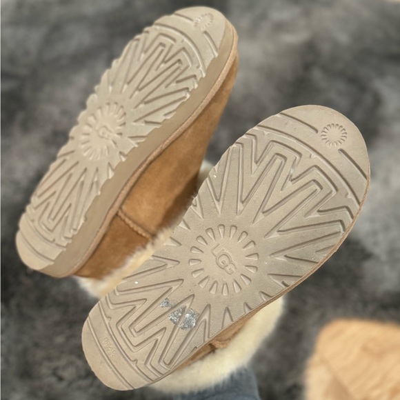 Women’s Ugg Mini Toscana Cuff Boot - Picture 5 of 5